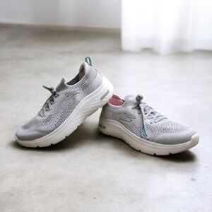 Skechers Women's Go Hyper Burst-Moon Walking Sneaker in Light Grey Size: 9.5.